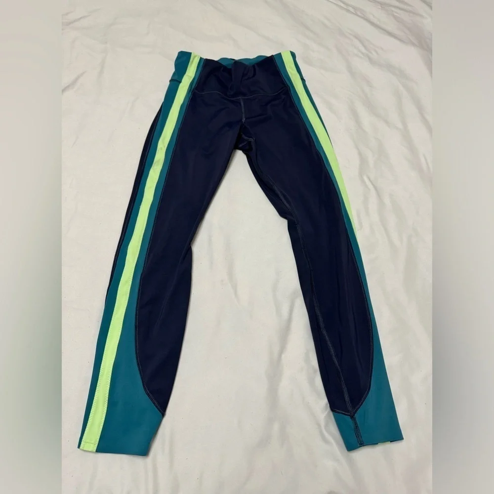 Athleta Athleta CRUNCH COLORBLOCK 7/8 TIGHT IN SUPERSONIC